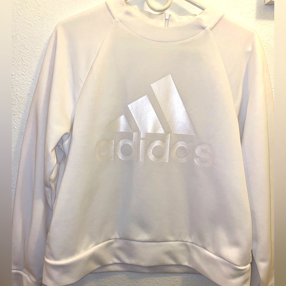 Elegant Adidas crewneck with pearl logo & convenient half zip in back.